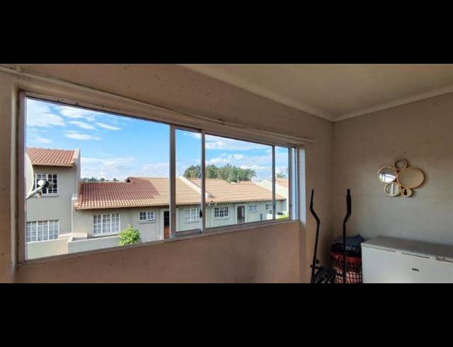 2 BEDROOM APARTMENT FOR SALE IN FREEWAY PARK